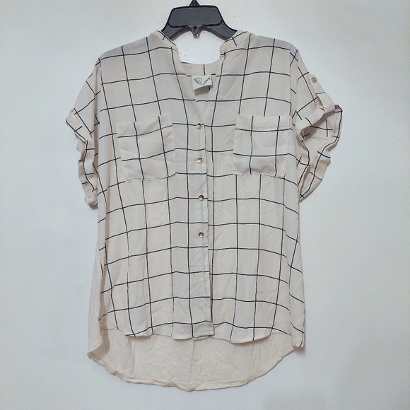 Janet Chung Tops - Janet Chung Stylish Grid Pattern Button-Down Shirt XL Hi Low